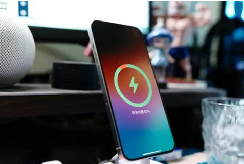 浑源苹果15换屏服务分享用什么充电器给iPhone15充电更好 
